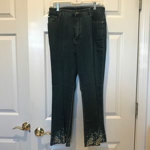 Jeans with flower embroidery details